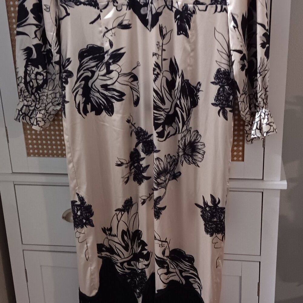 Oyrosy beige and black dress size large - Picture 3 of 4